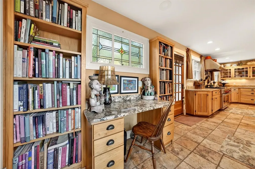 976 Fairview Avenue Mount Dora FL 32757