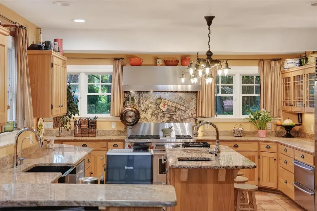 976 Fairview Avenue Mount Dora FL 32757