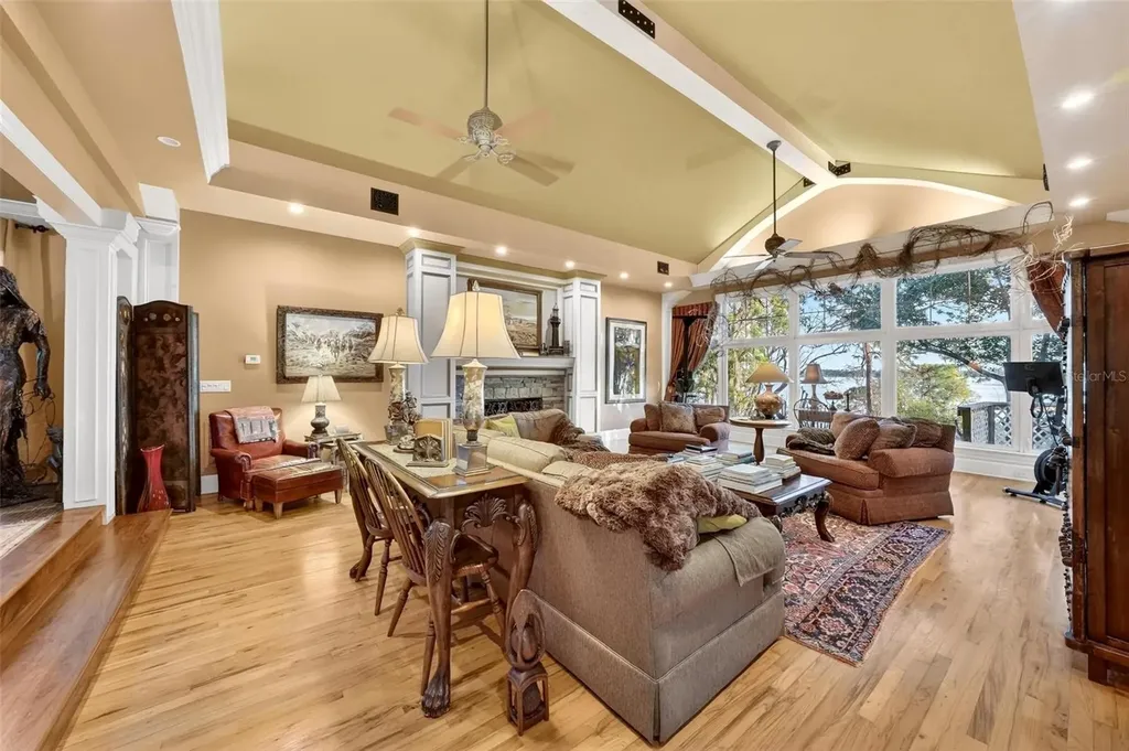 976 Fairview Avenue Mount Dora FL 32757