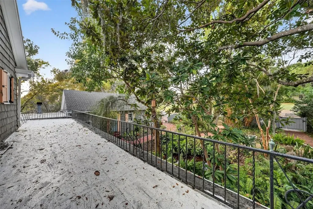 976 Fairview Avenue Mount Dora FL 32757