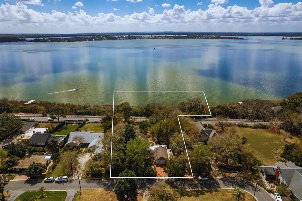 976 Fairview Avenue Mount Dora FL 32757