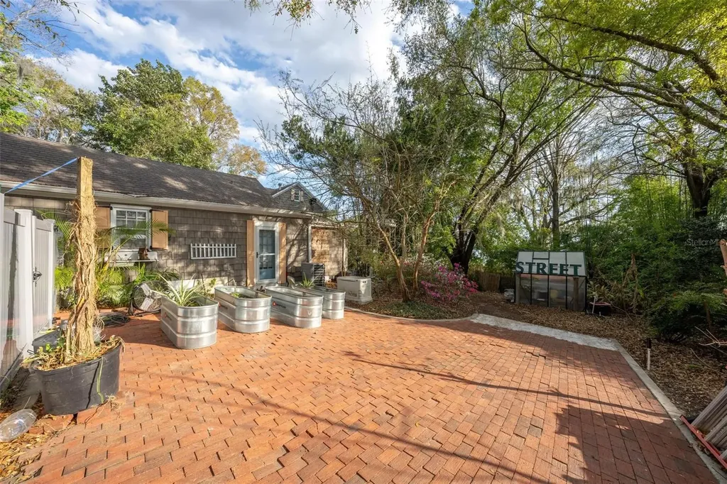 976 Fairview Avenue Mount Dora FL 32757
