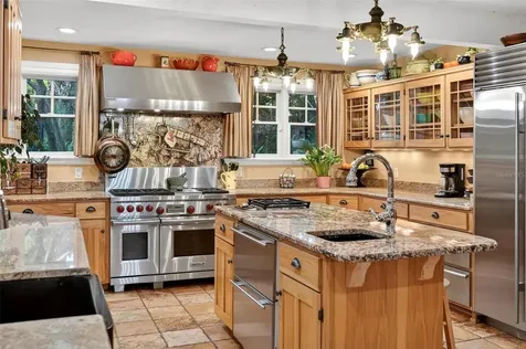 976 Fairview Avenue Mount Dora FL 32757
