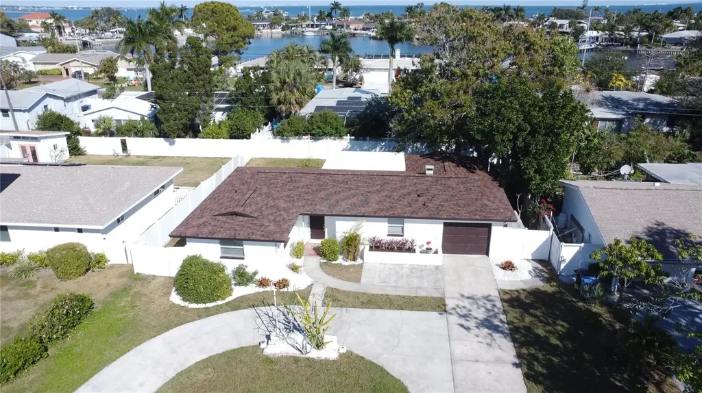 2502 Tropical Shores Drive SE St Petersburg FL 33705