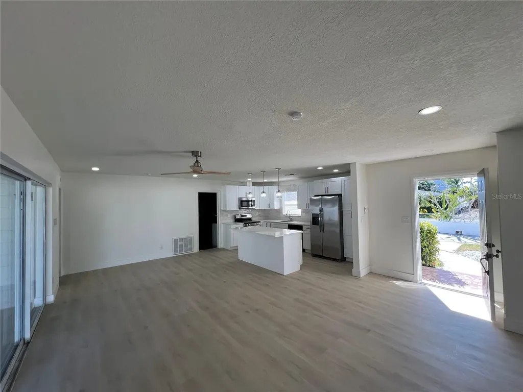 2502 Tropical Shores Drive SE St Petersburg FL 33705