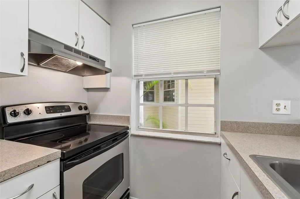 6915 Stones Throw Circle N St Petersburg FL 33710