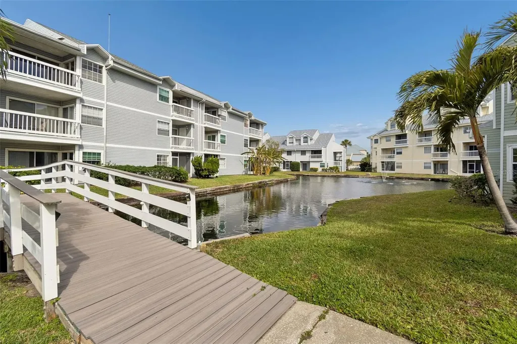 6915 Stones Throw Circle N St Petersburg FL 33710