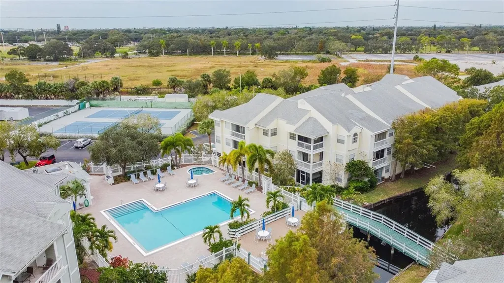 6915 Stones Throw Circle N St Petersburg FL 33710