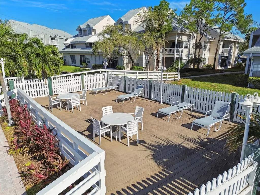 6915 Stones Throw Circle N St Petersburg FL 33710