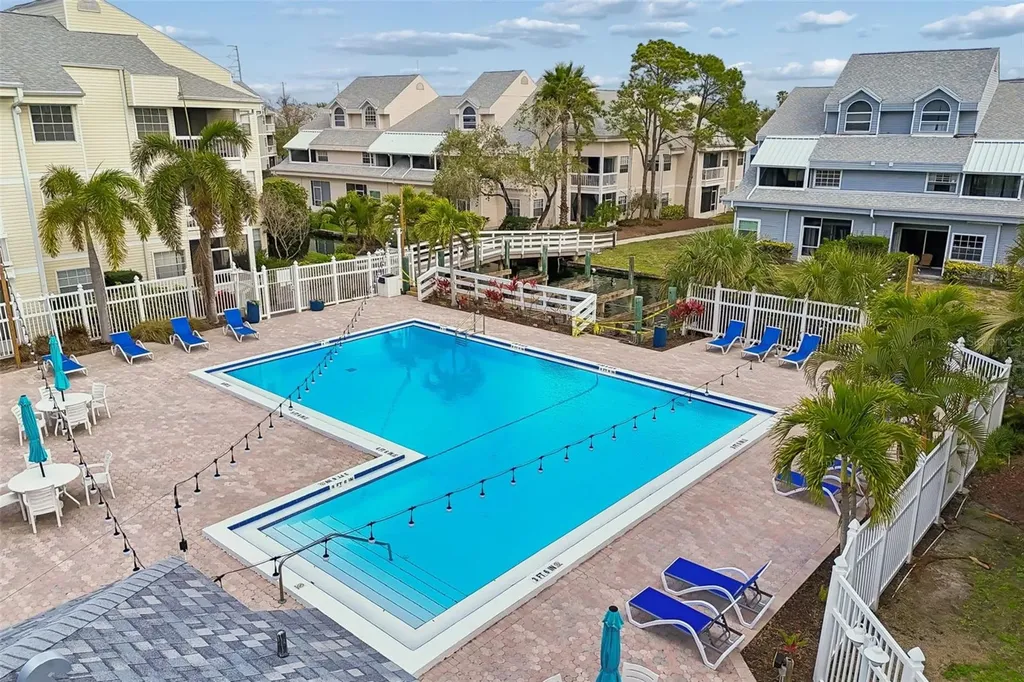 6915 Stones Throw Circle N St Petersburg FL 33710