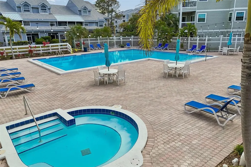 6915 Stones Throw Circle N St Petersburg FL 33710