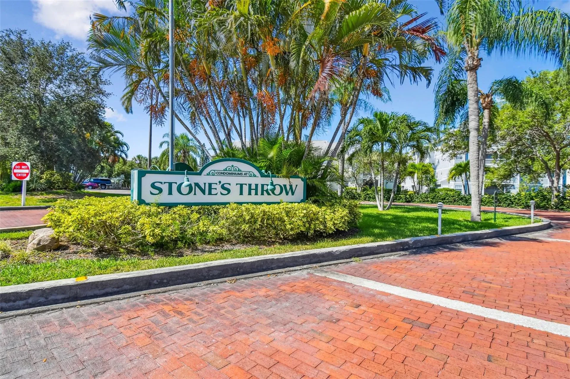 6915 Stones Throw Circle N St Petersburg FL 33710