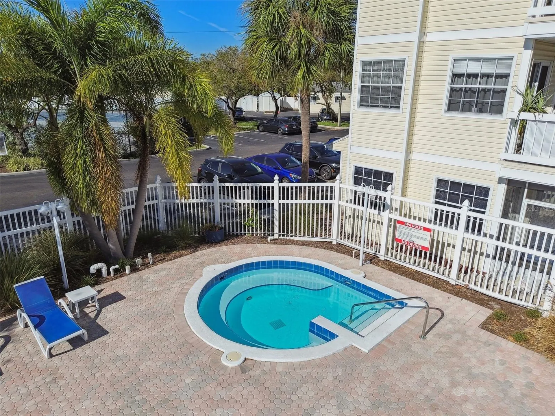 6915 Stones Throw Circle N St Petersburg FL 33710