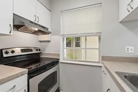 6915 Stones Throw Circle N St Petersburg FL 33710