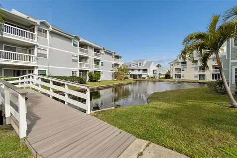 6915 Stones Throw Circle N St Petersburg FL 33710