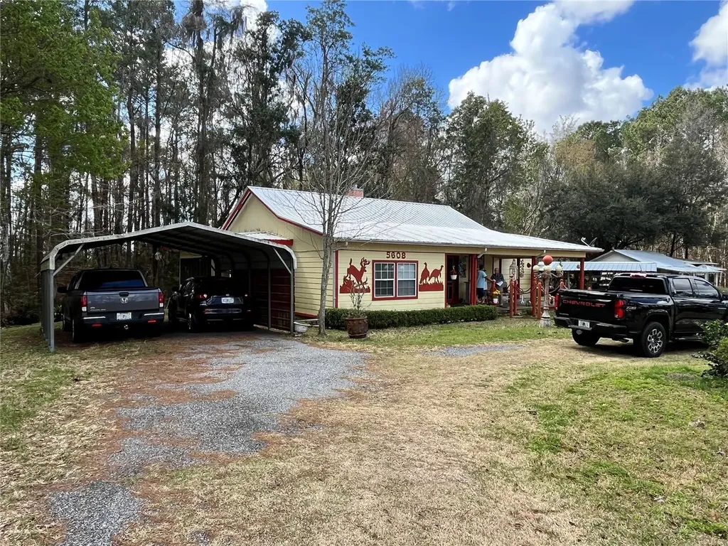 5608 W County Road 240 Lake Butler FL 32054