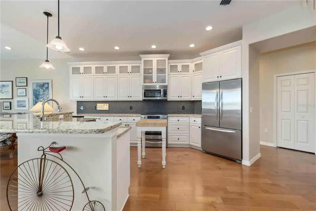 5149 Far Oak Circle Sarasota FL 34238