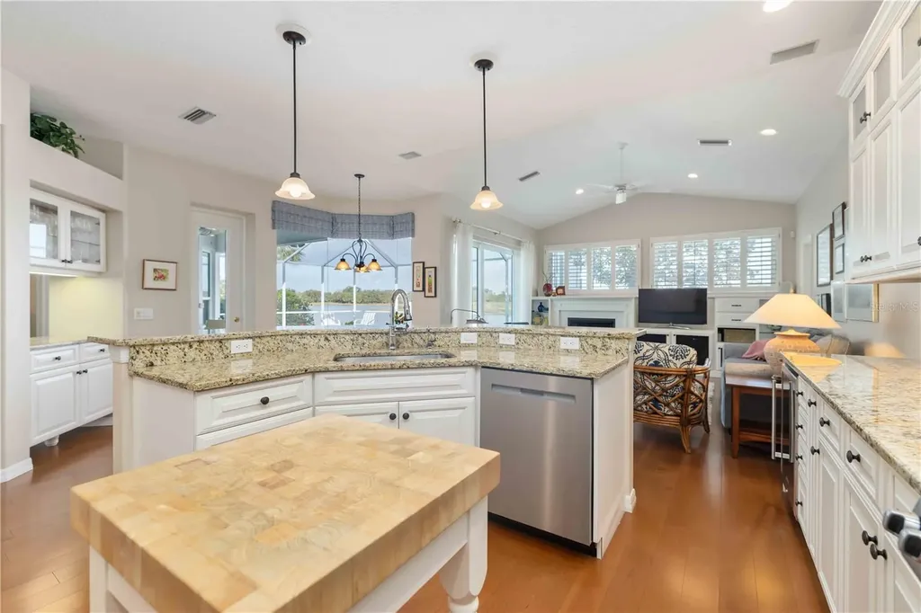 5149 Far Oak Circle Sarasota FL 34238