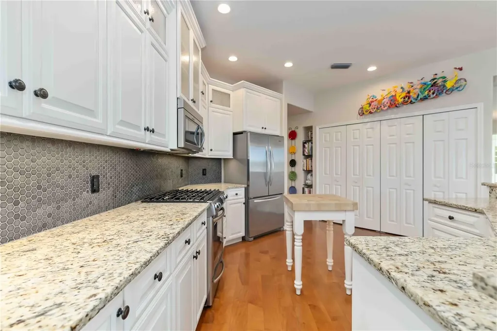 5149 Far Oak Circle Sarasota FL 34238