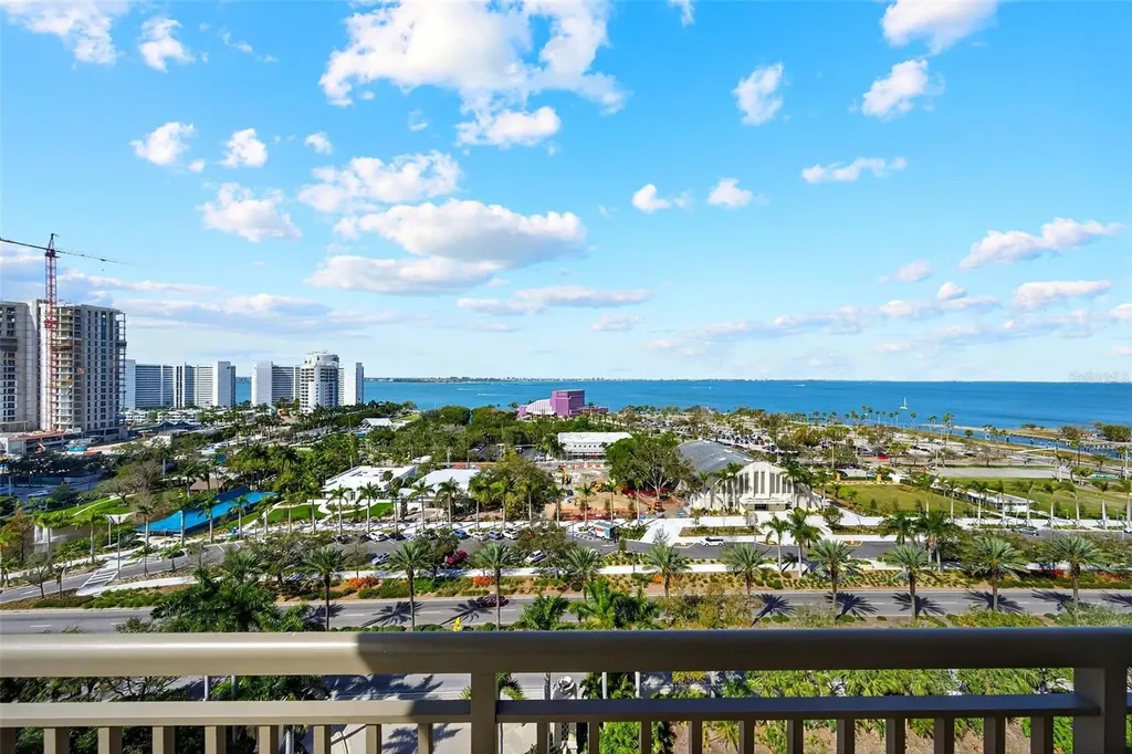 800 N Tamiami Trail Sarasota FL 34236