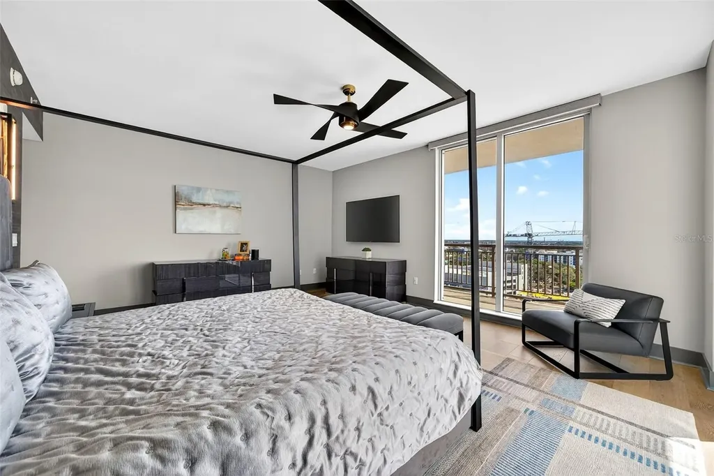 800 N Tamiami Trail Sarasota FL 34236