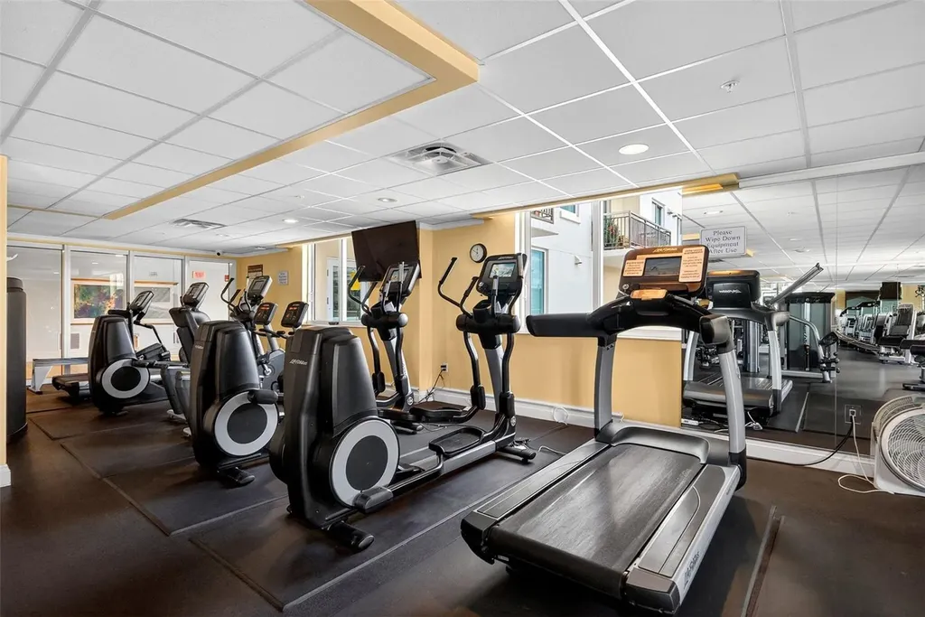800 N Tamiami Trail Sarasota FL 34236