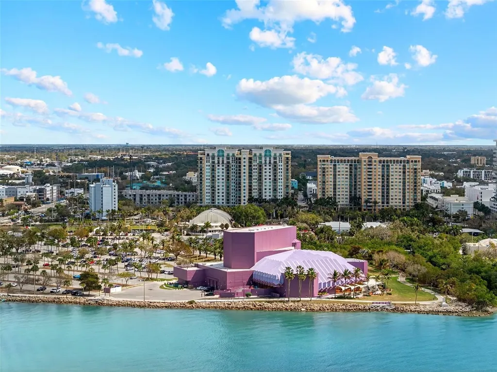 800 N Tamiami Trail Sarasota FL 34236