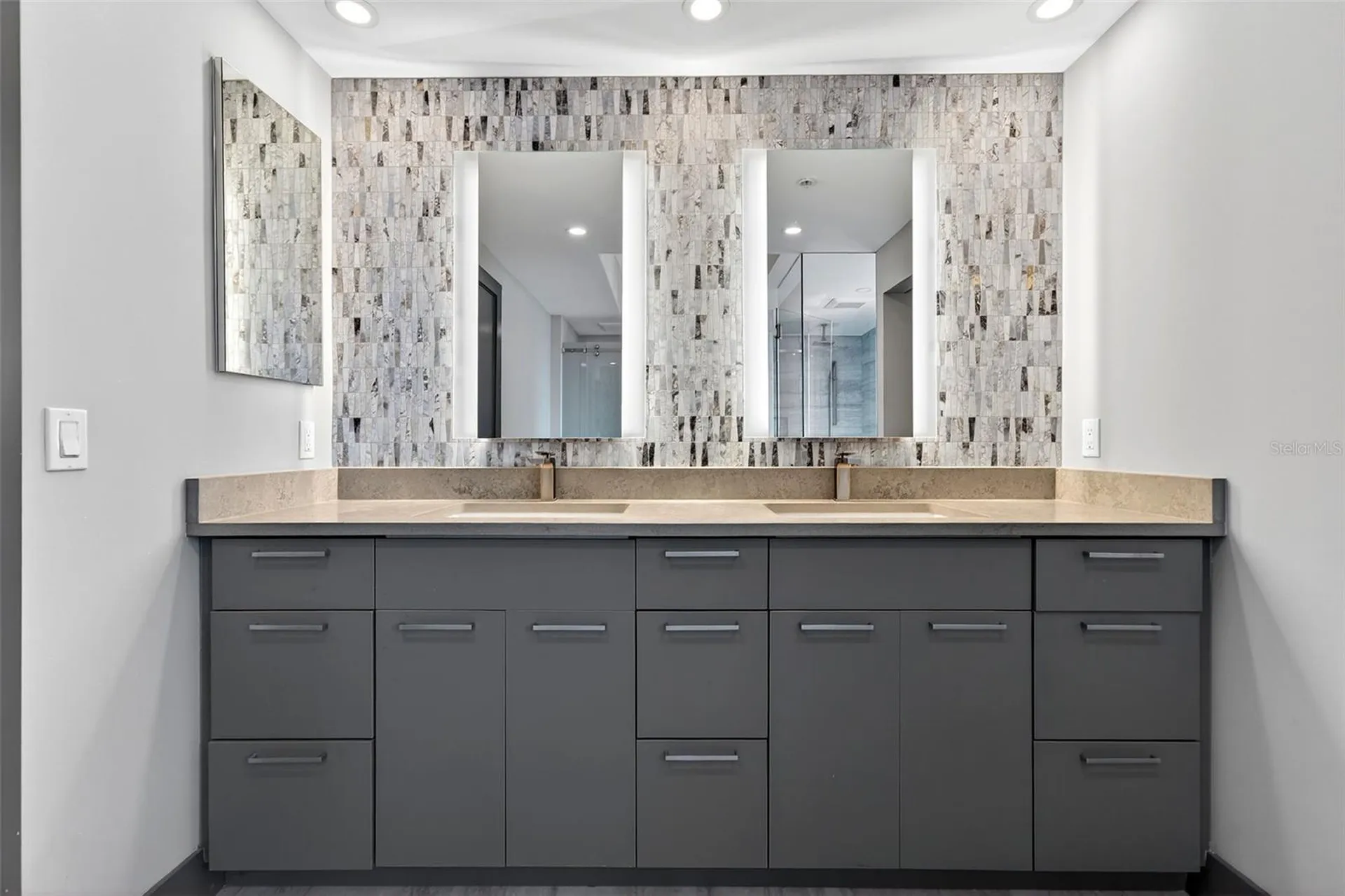 800 N Tamiami Trail Sarasota FL 34236