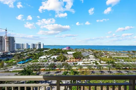 800 N Tamiami Trail Sarasota FL 34236