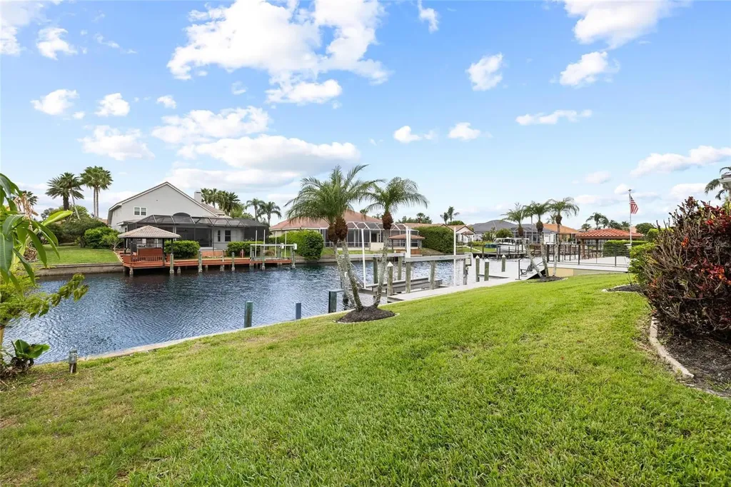 9810 Compass Point Way Tampa FL 33615
