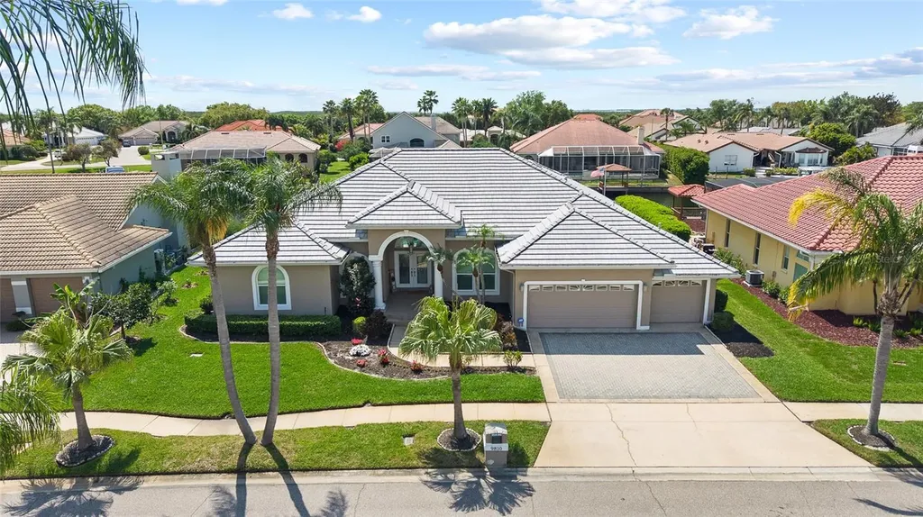 9810 Compass Point Way Tampa FL 33615