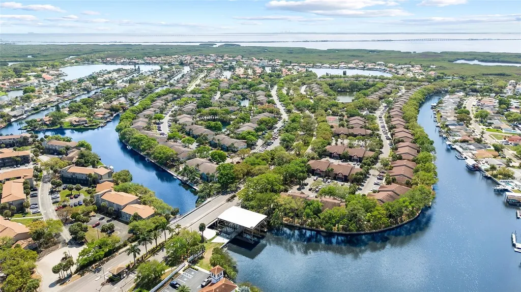 9810 Compass Point Way Tampa FL 33615