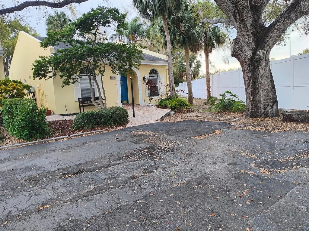 2512 W Texas Avenue Tampa FL 33629