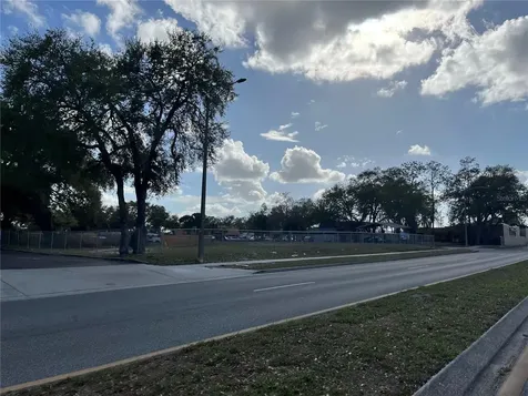 5750 Pershing Avenue Orlando FL 32822