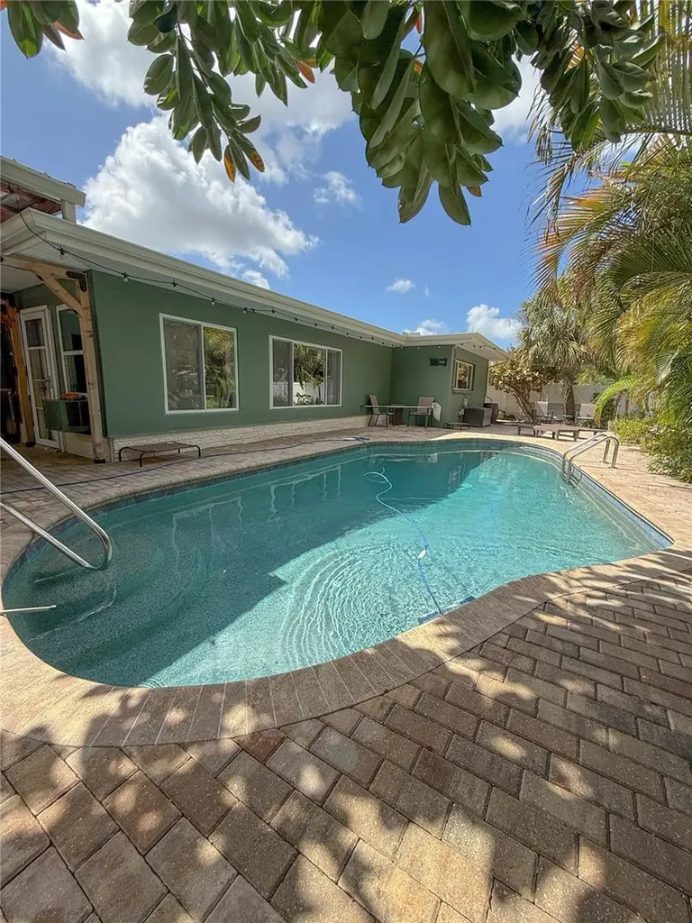 2058 Nursery Road Clearwater FL 33764