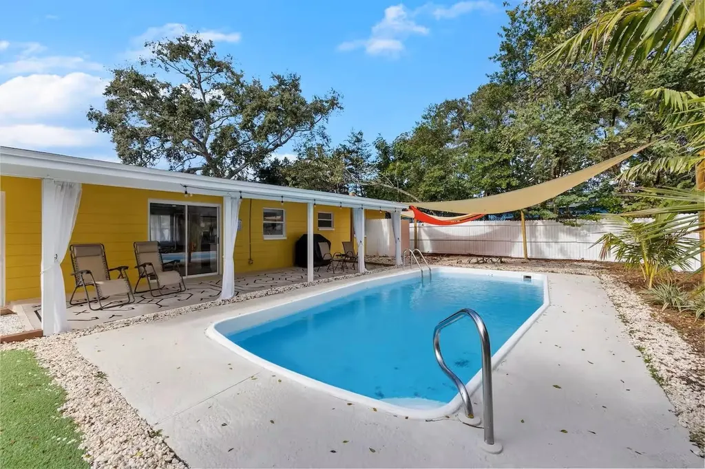 8215 Quail Road Seminole FL 33777