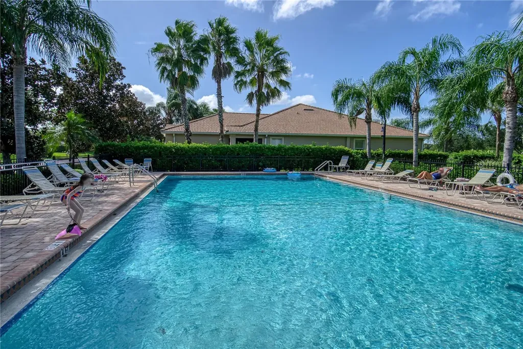 819 Fairwaycove Lane Bradenton FL 34212
