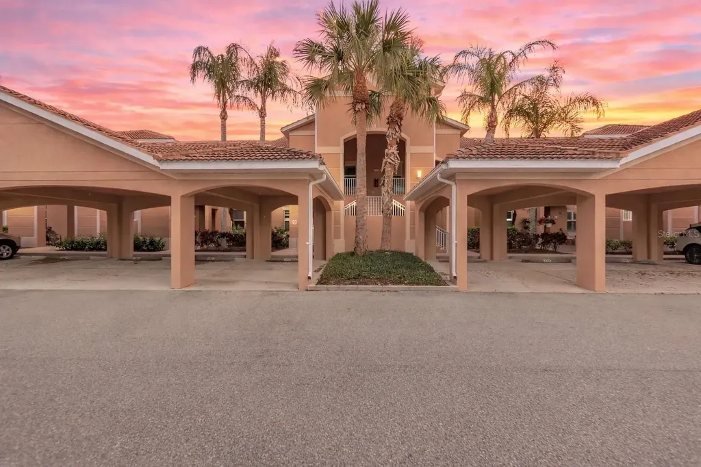 819 Fairwaycove Lane Bradenton FL 34212