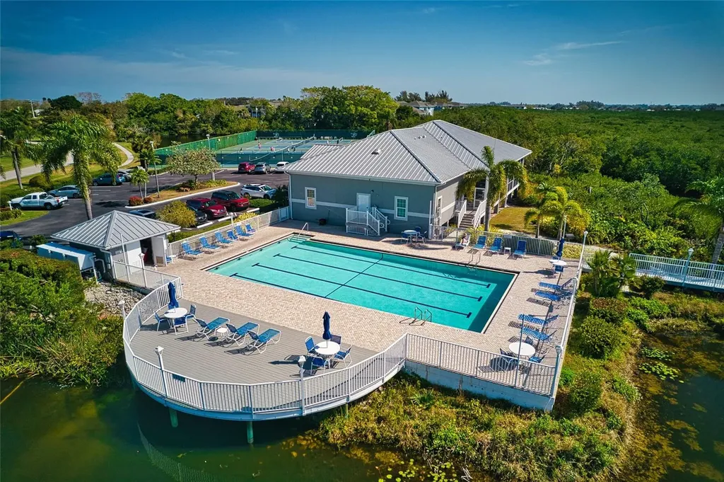 946 Sandpiper Circle Bradenton FL 34209