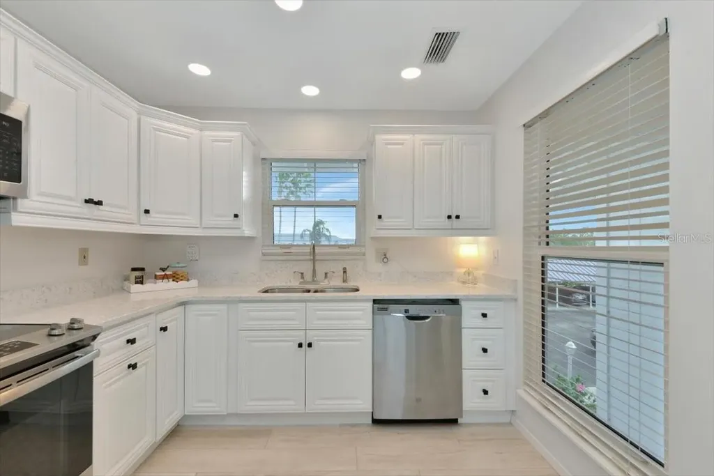 946 Sandpiper Circle Bradenton FL 34209