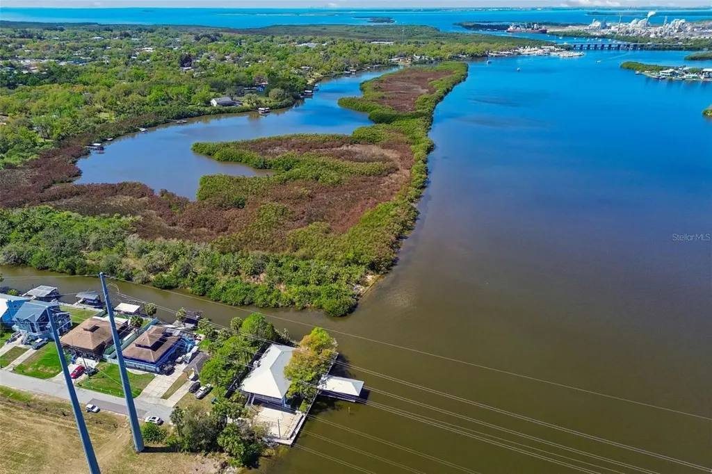 9901 Bay Drive Gibsonton FL 33534