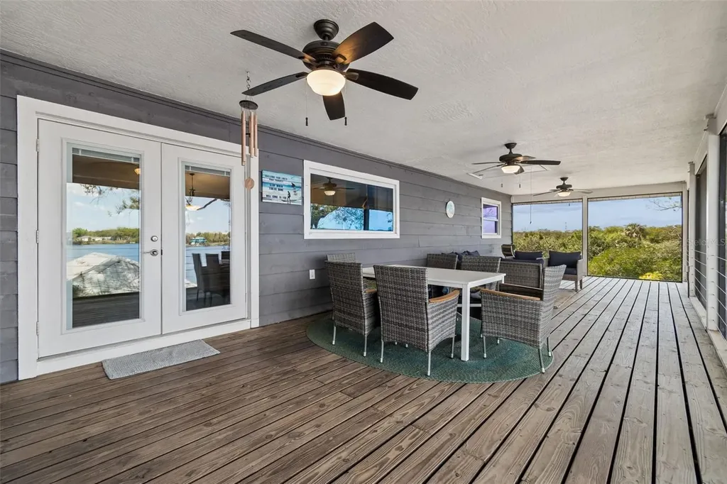 9901 Bay Drive Gibsonton FL 33534