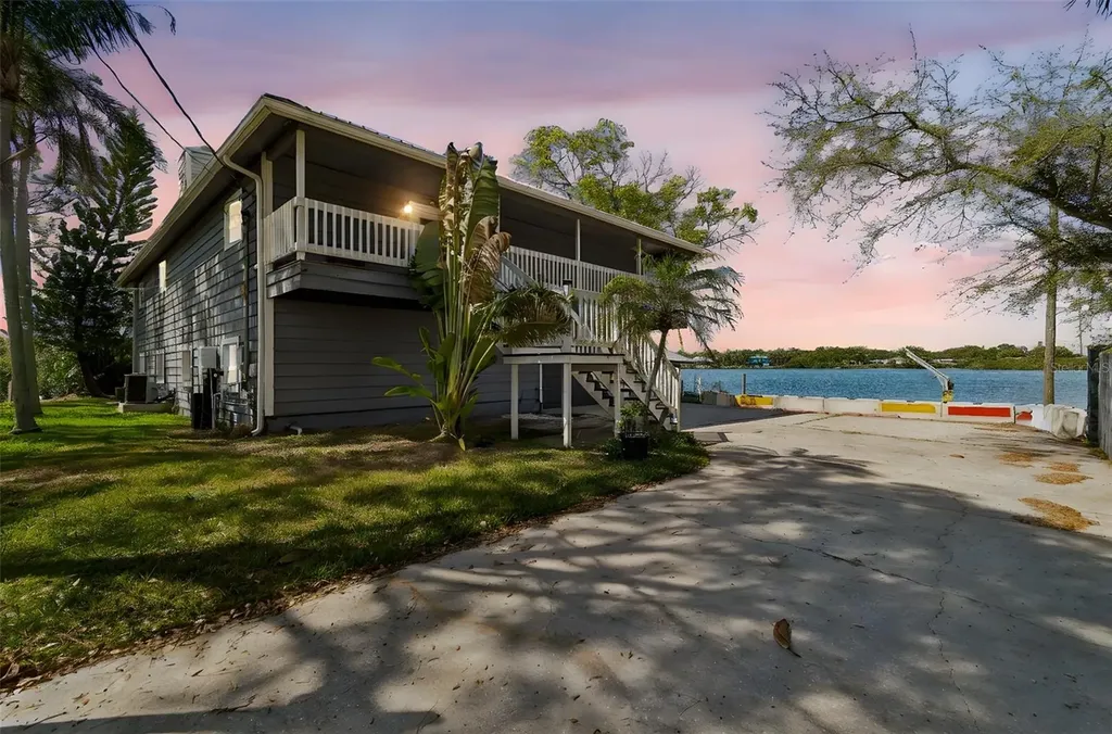 9901 Bay Drive Gibsonton FL 33534