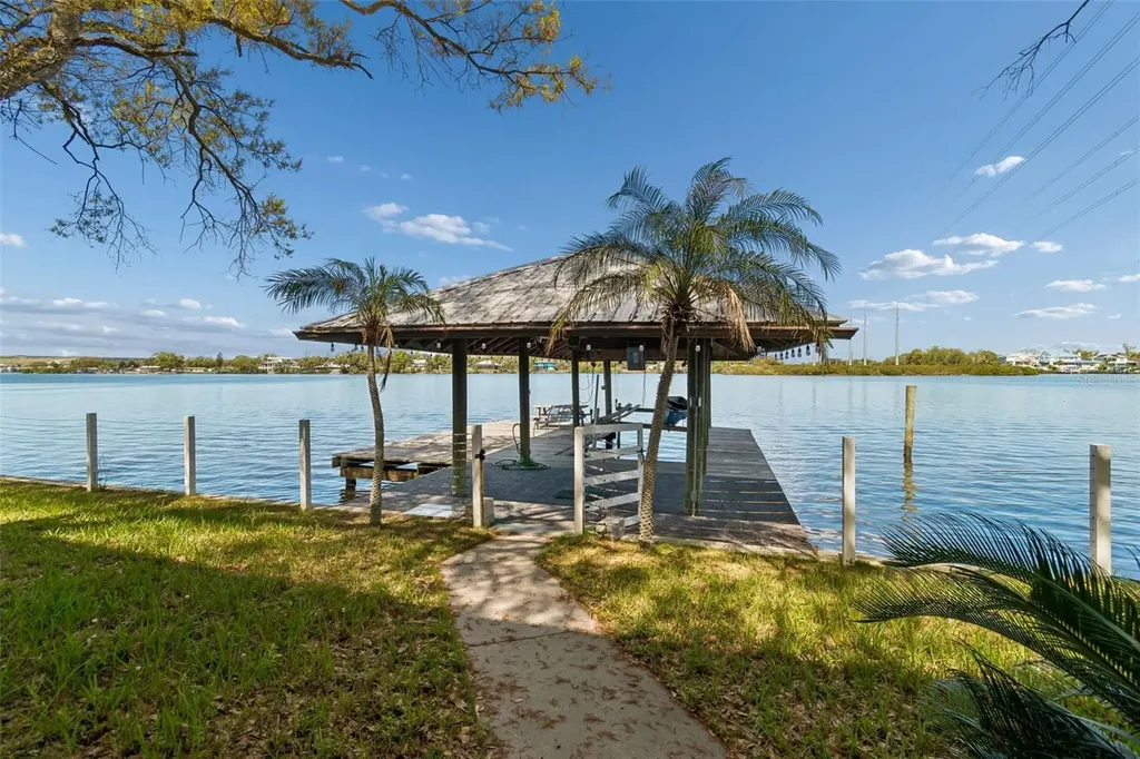 9901 Bay Drive Gibsonton FL 33534