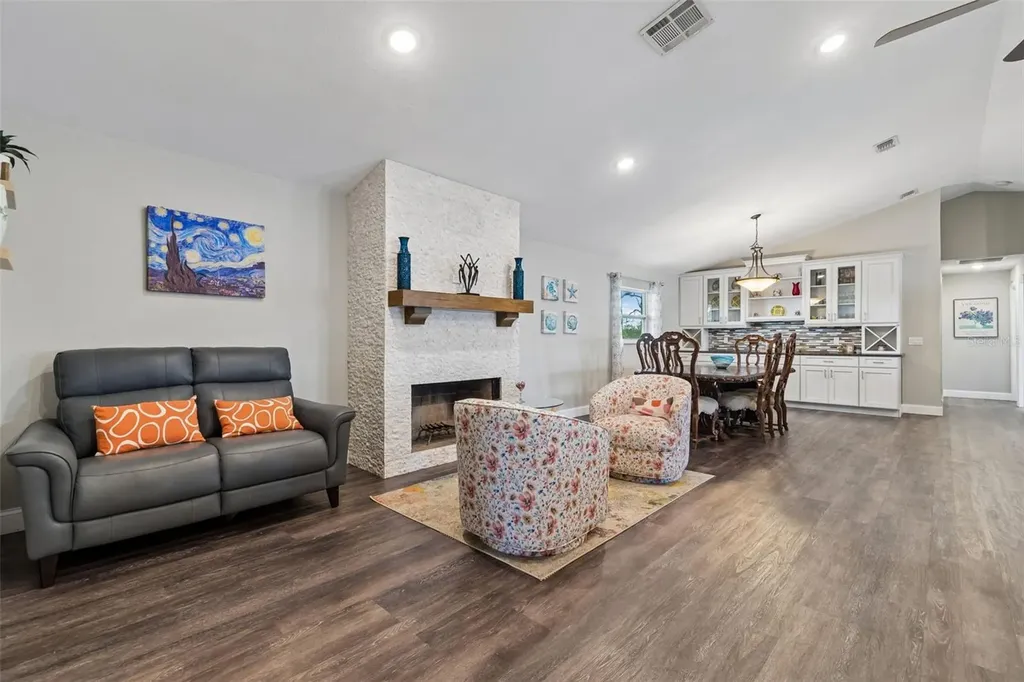 9901 Bay Drive Gibsonton FL 33534