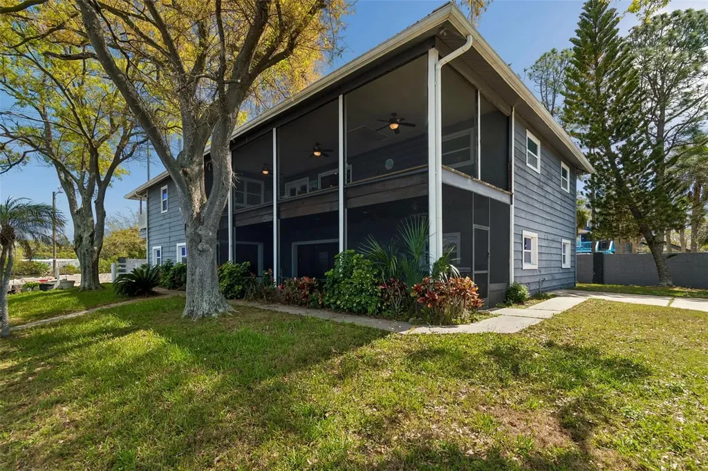 9901 Bay Drive Gibsonton FL 33534