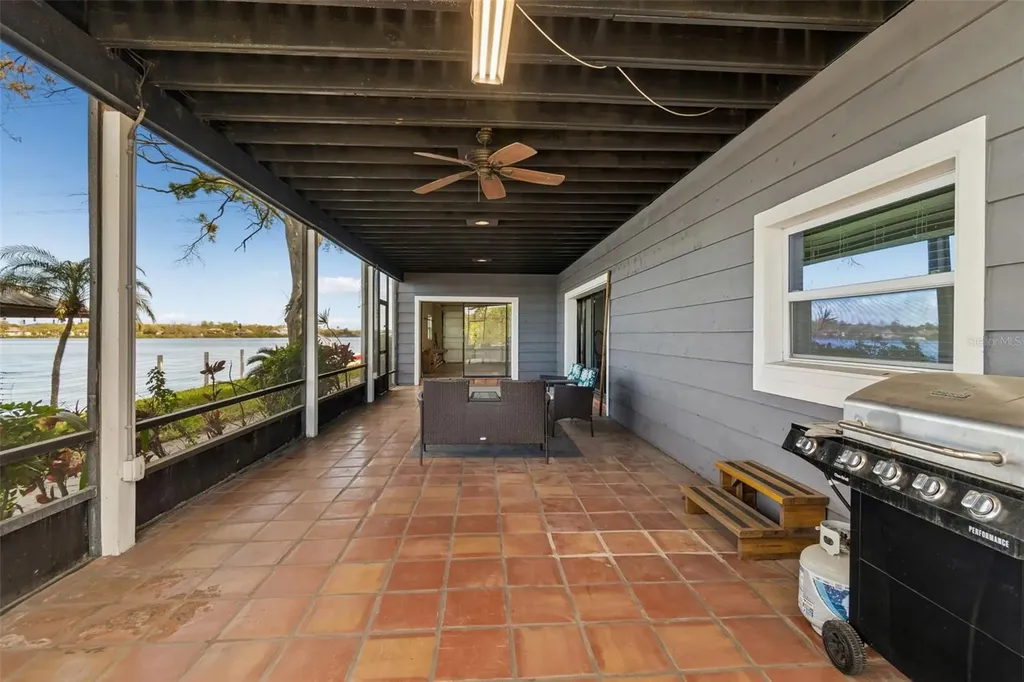 9901 Bay Drive Gibsonton FL 33534