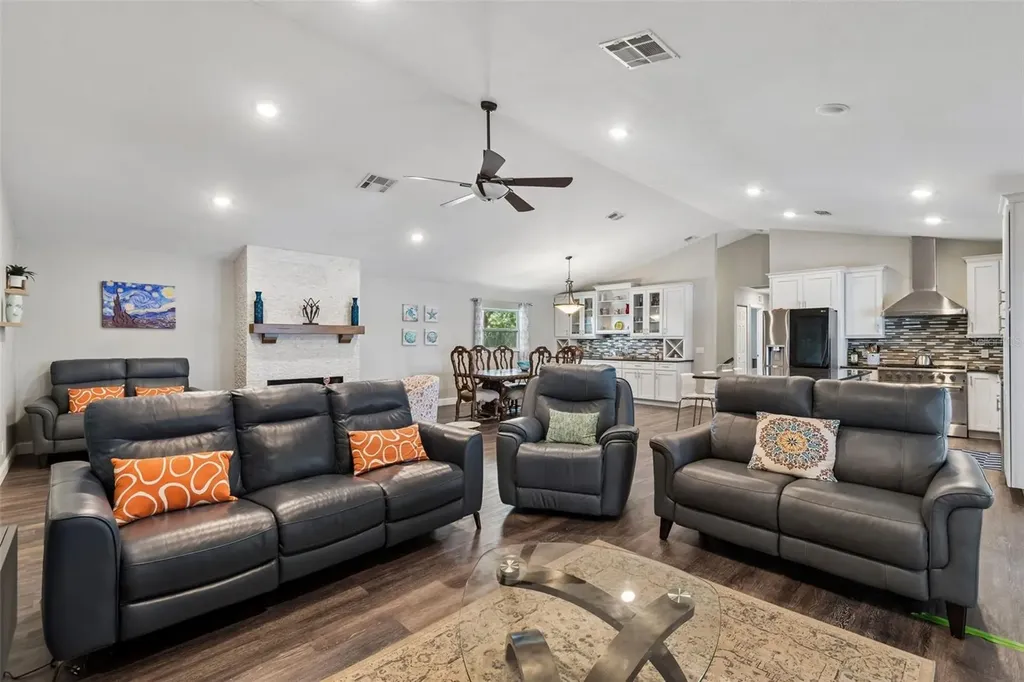 9901 Bay Drive Gibsonton FL 33534