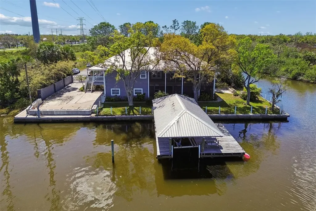 9901 Bay Drive Gibsonton FL 33534
