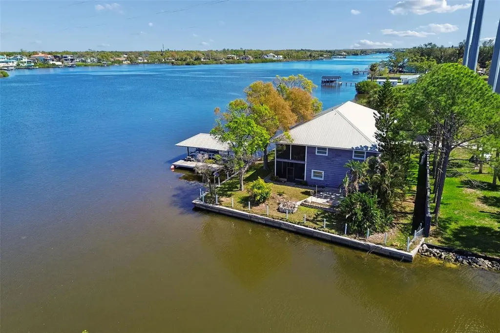 9901 Bay Drive Gibsonton FL 33534